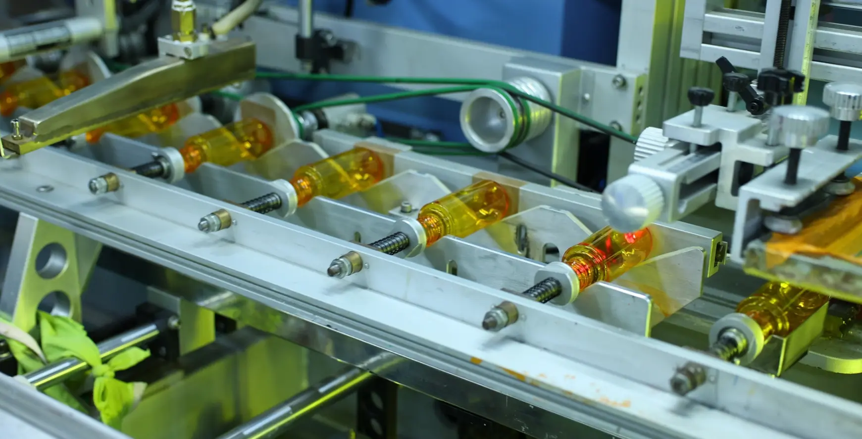 Automated perfume bottling with precision and consistency—Jarsking delivers premium packaging efficiently
