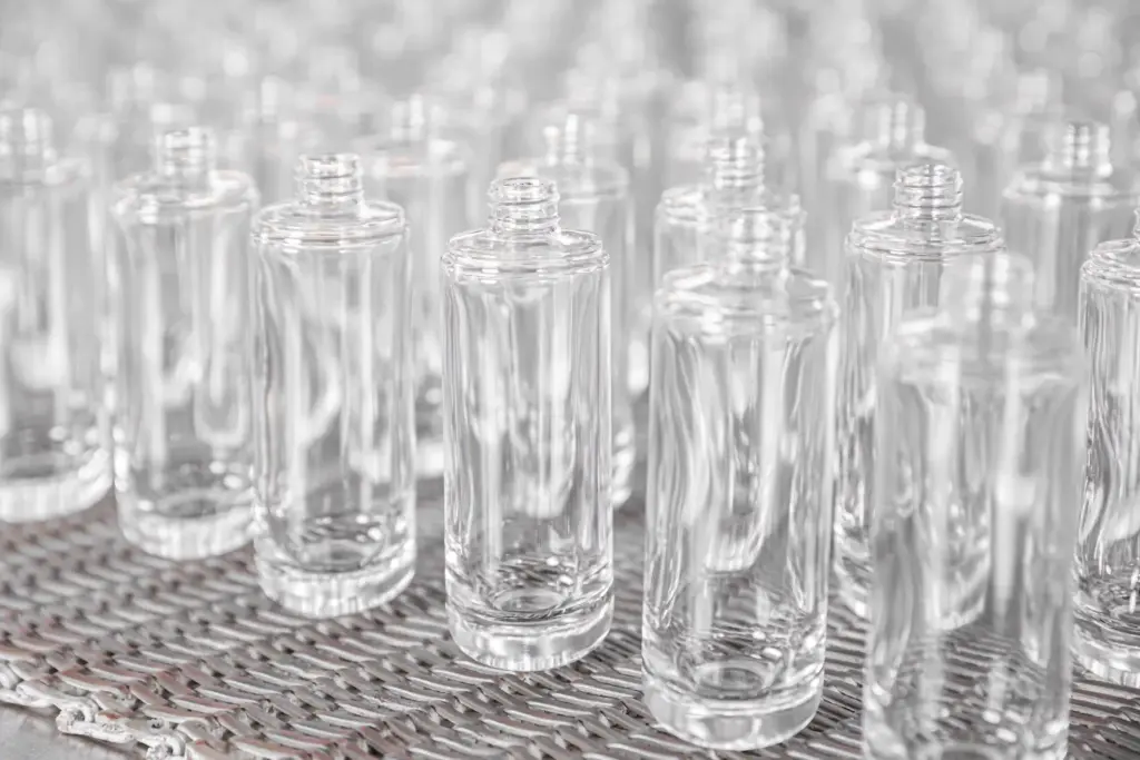 Our diverse product line ranges from classic perfume glass bottles to modern spray bottles, meeting the needs of both niche and premium fragrance houses