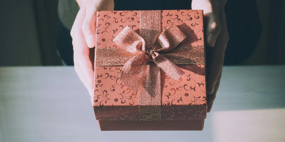 How to choose the perfect fragrance as a gift